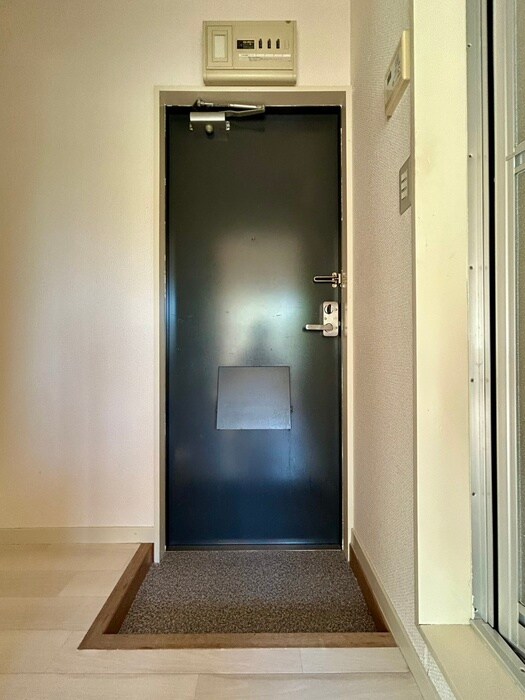 物件内観写真17　(玄関)