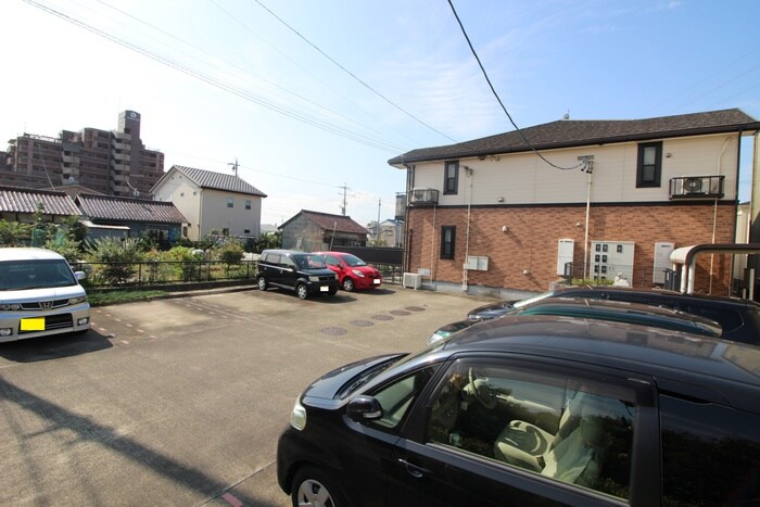 物件外観写真6　(駐車場)