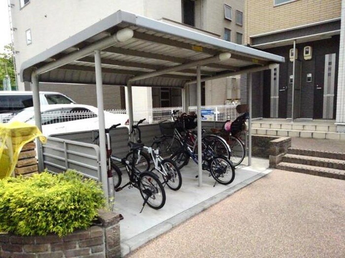 物件外観写真2　(駐輪場)