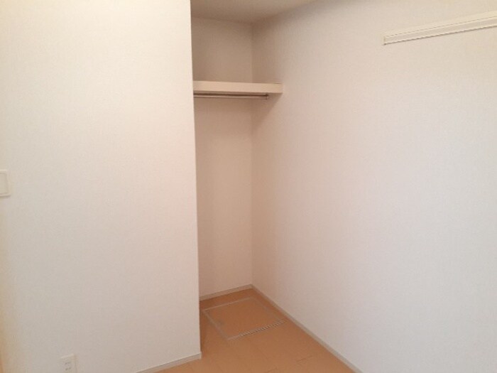 物件内観写真10　(収納)