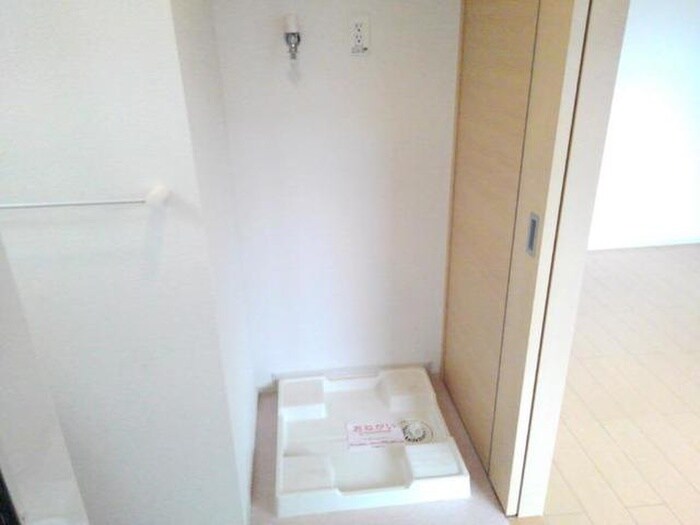 物件内観写真10　(洗濯機置場)