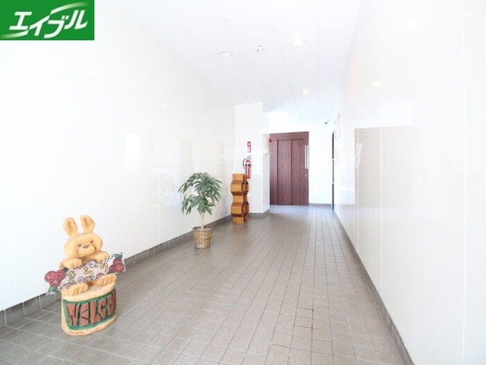 物件外観写真4　(エントランス部分)