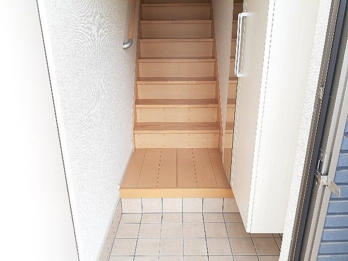 物件内観写真7　(玄関)