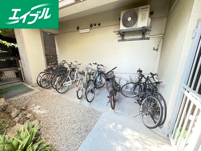 物件外観写真6　(駐輪場)