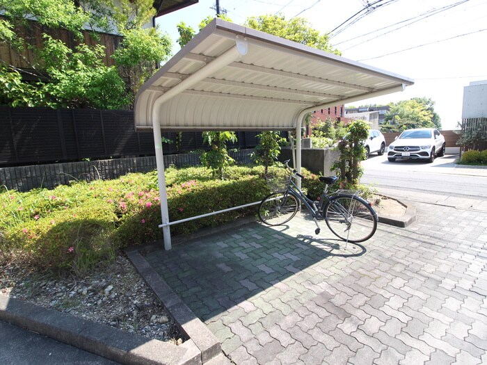 物件外観写真2　(駐輪場)