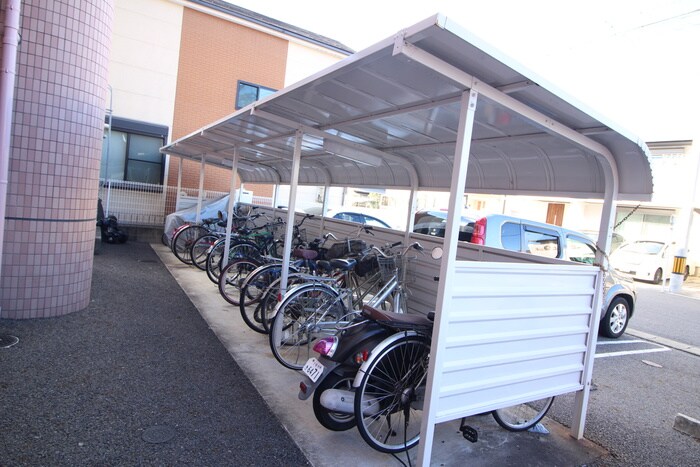 物件外観写真4　(駐輪場)