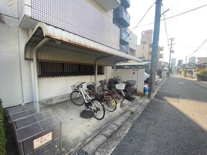 物件外観写真5　(駐輪場)