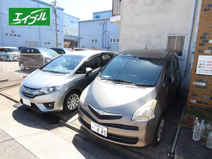 物件外観写真3　(駐車場)