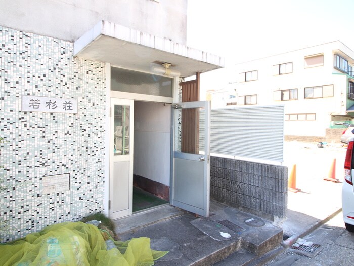 物件外観写真5　(エントランス部分)