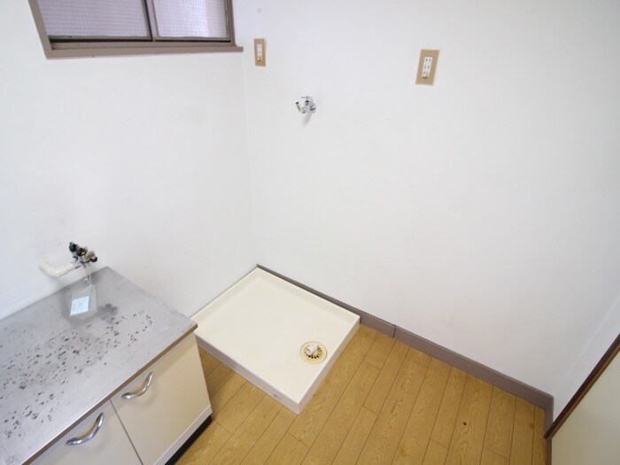 物件内観写真15　(洗濯機置場)