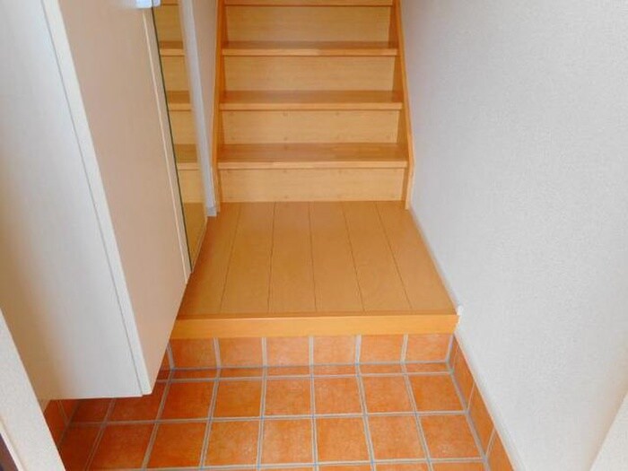 物件内観写真12　(玄関)