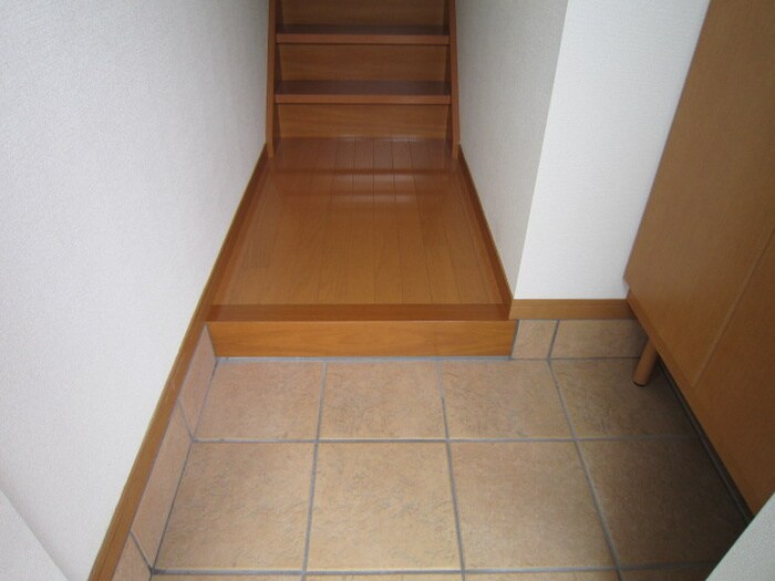 物件内観写真7　(玄関)