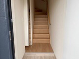 物件内観写真5　(玄関)