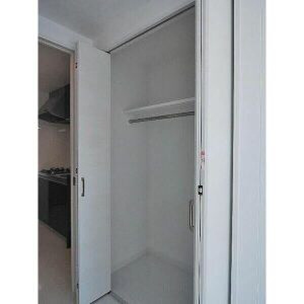 物件内観写真6　(収納)