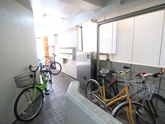 物件外観写真4　(エントランス部分)