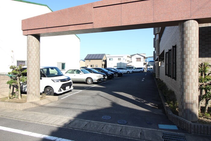 物件外観写真4　(駐車場)