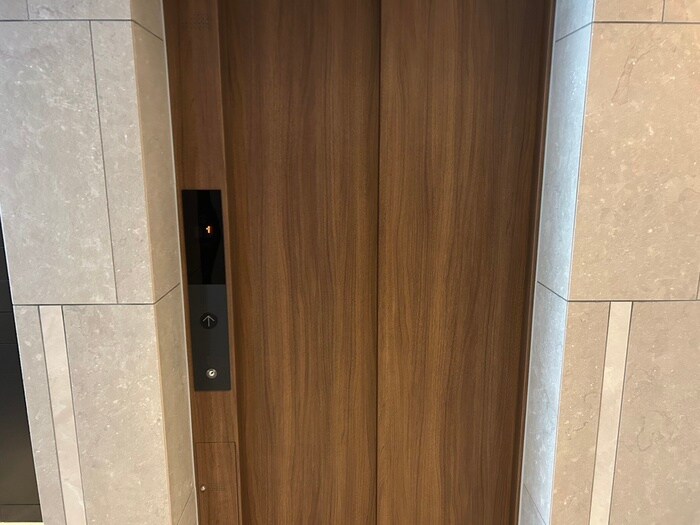 物件外観写真4　(エントランス部分)