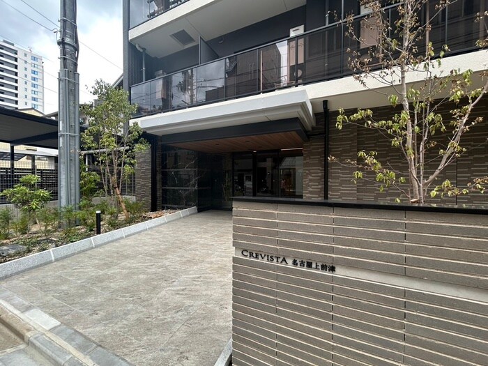 物件外観写真6　(エントランス部分)