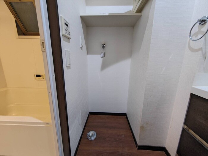物件内観写真13　(洗濯機置場)