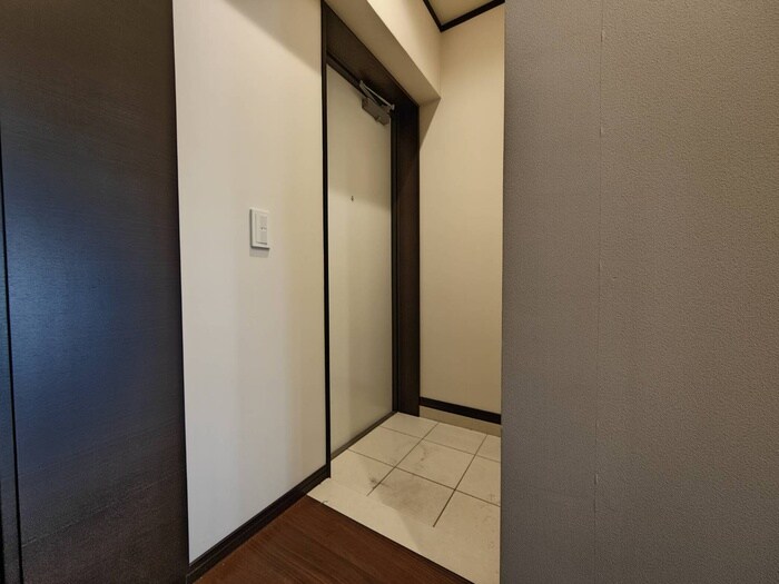 物件内観写真16　(玄関)