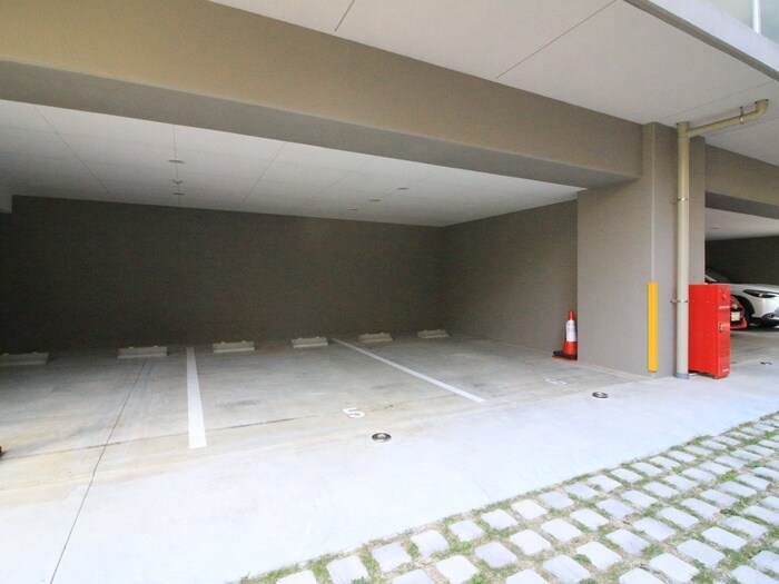 物件外観写真5　(駐車場)