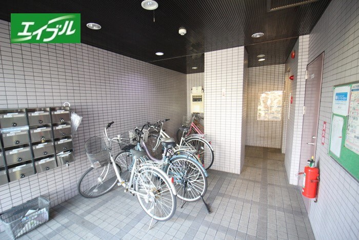 物件外観写真3　(駐輪場)