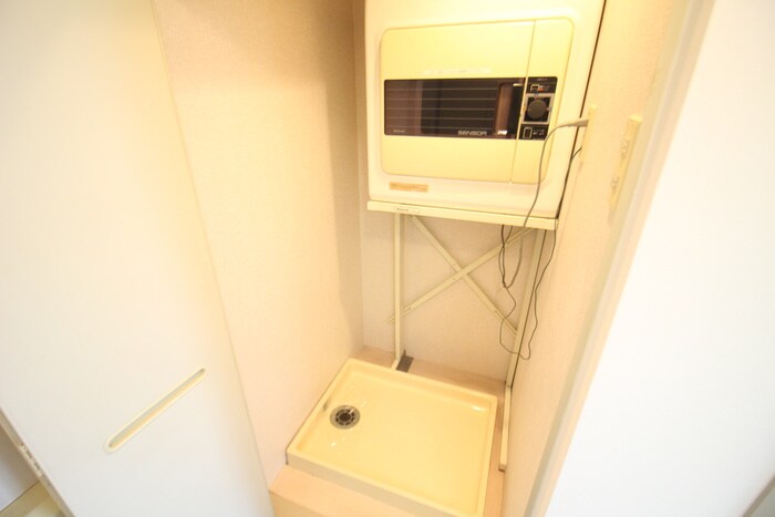 物件内観写真13　(洗濯機置場)