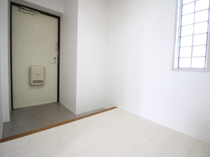 物件内観写真18　(玄関)