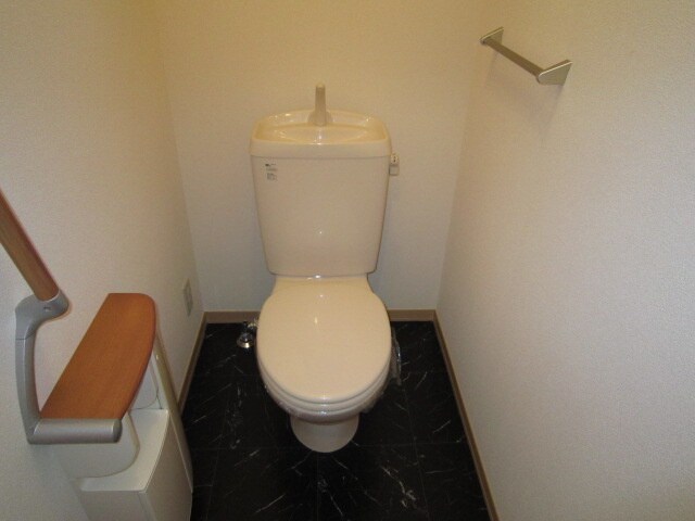 物件内観写真12　(トイレ)