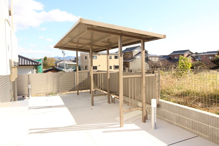 物件外観写真5　(駐輪場)