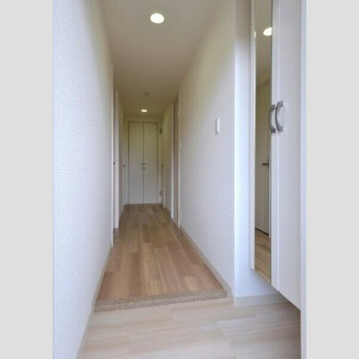 物件内観写真7　(玄関)