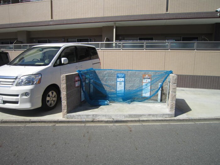 物件外観写真6　(駐車場)