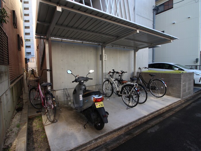 物件外観写真3　(駐輪場)