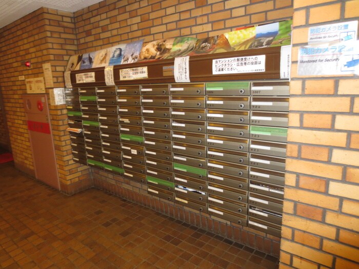 物件外観写真5　(エントランス部分)