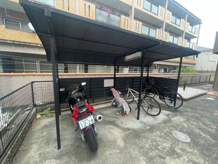 物件外観写真6　(駐輪場)