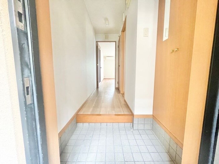 物件内観写真13　(玄関)