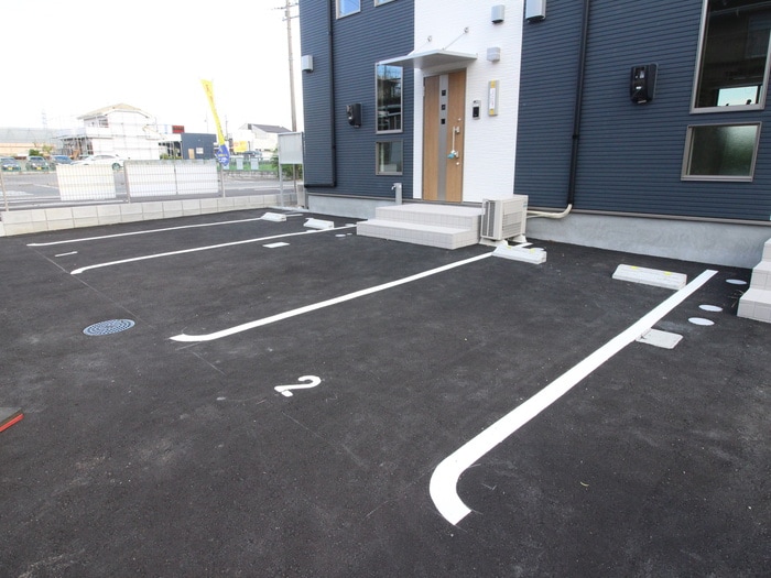 物件外観写真2　(駐車場)