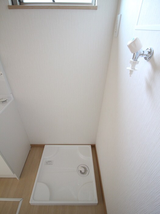 物件内観写真15　(洗濯機置場)