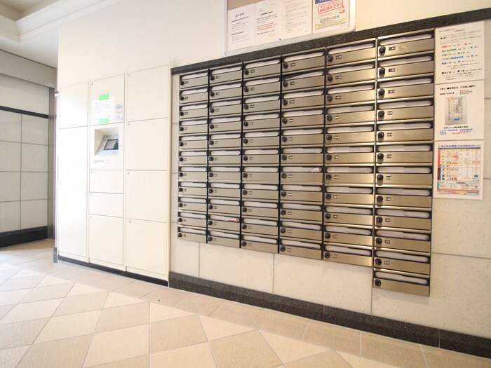 物件外観写真4　(エントランス部分)