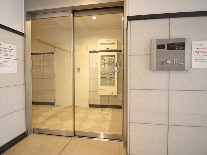 物件外観写真5　(エントランス部分)