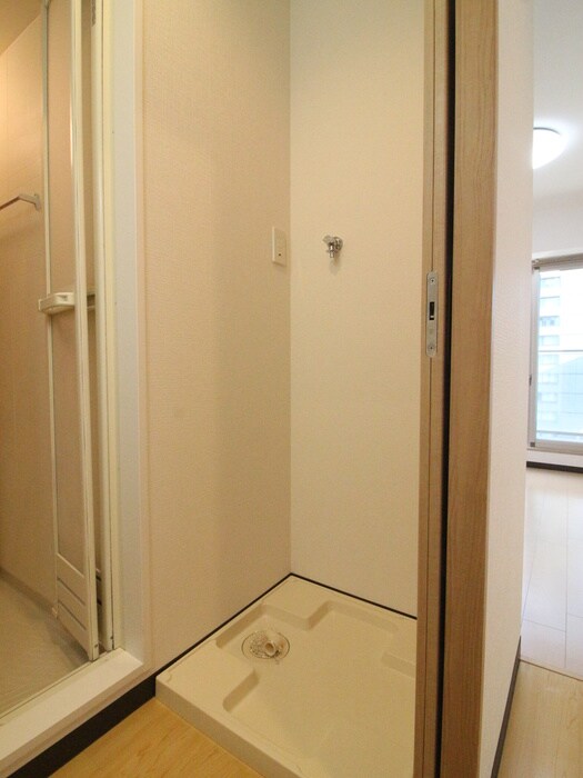 物件内観写真12　(洗濯機置場)