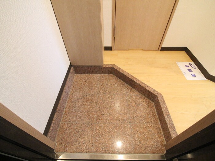 物件内観写真16　(玄関)