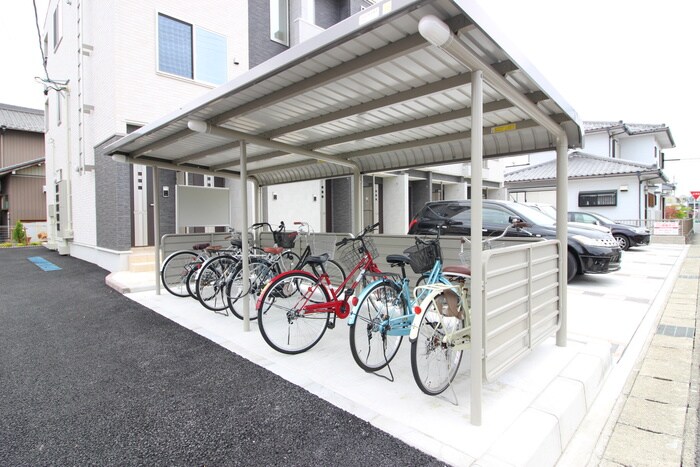 物件外観写真4　(駐輪場)