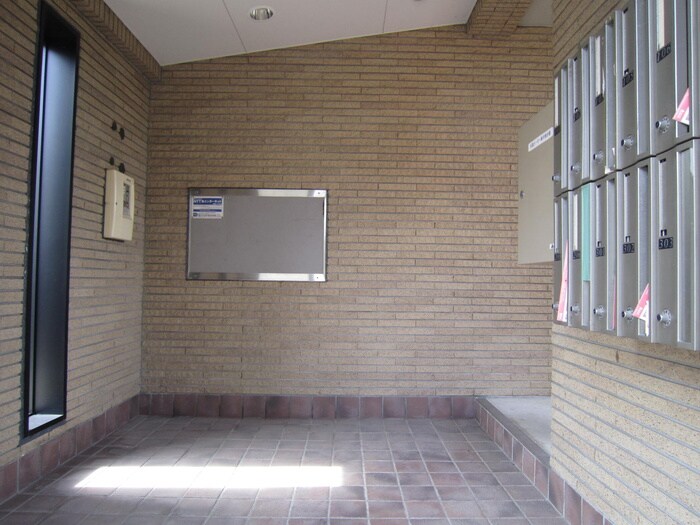 物件外観写真5　(エントランス部分)