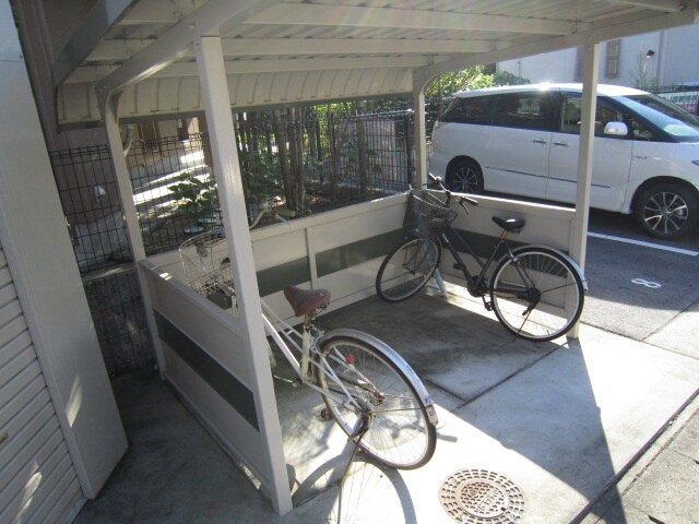 物件外観写真2　(駐輪場)