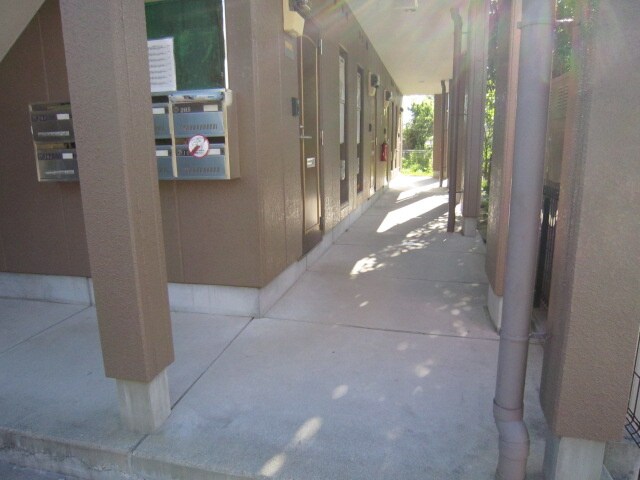 物件外観写真3　(エントランス部分)