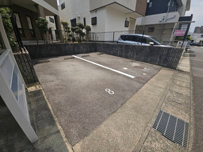 物件外観写真6　(駐車場)