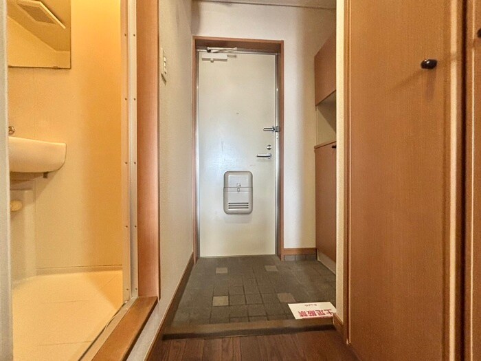 物件内観写真16　(玄関)