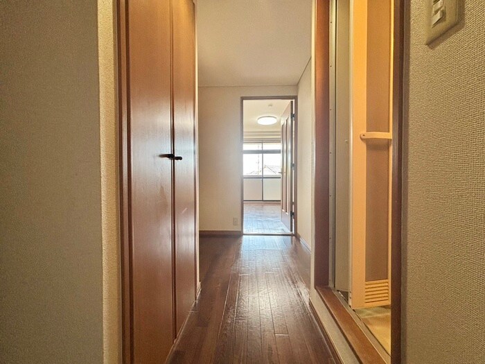 物件内観写真17　(廊下)