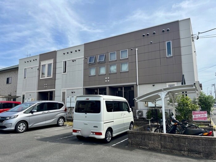 物件外観写真3　(駐車場)